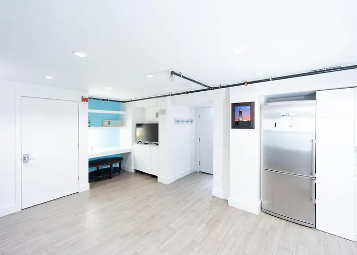 Canalside Inn